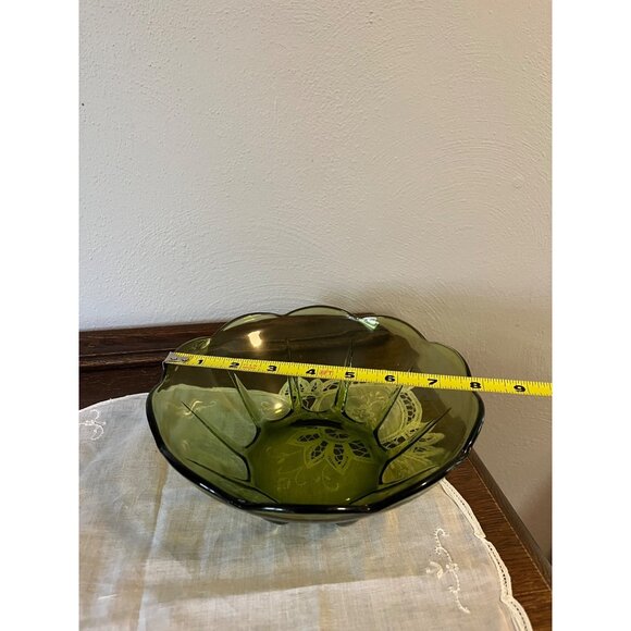 Anchor Hocking Avocado Green Scalloped Bowl, small chip on top edge - Picture 3 of 5